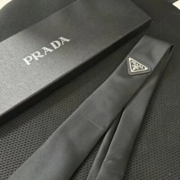 PRADA Black Tie - Picture 8 of 9